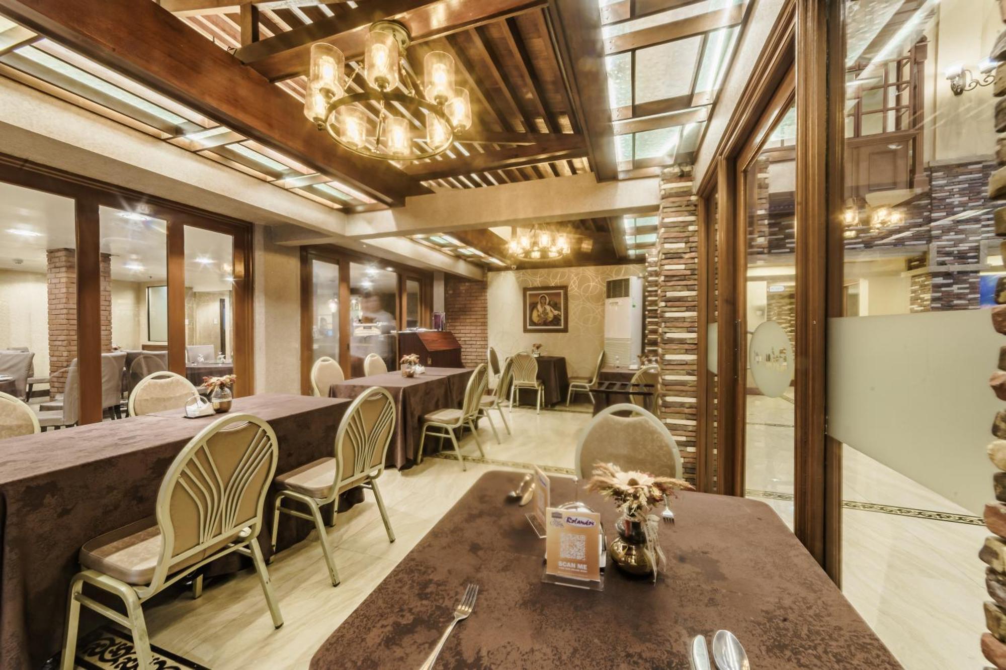 Villa Caceres Hotel Нага Екстер'єр фото