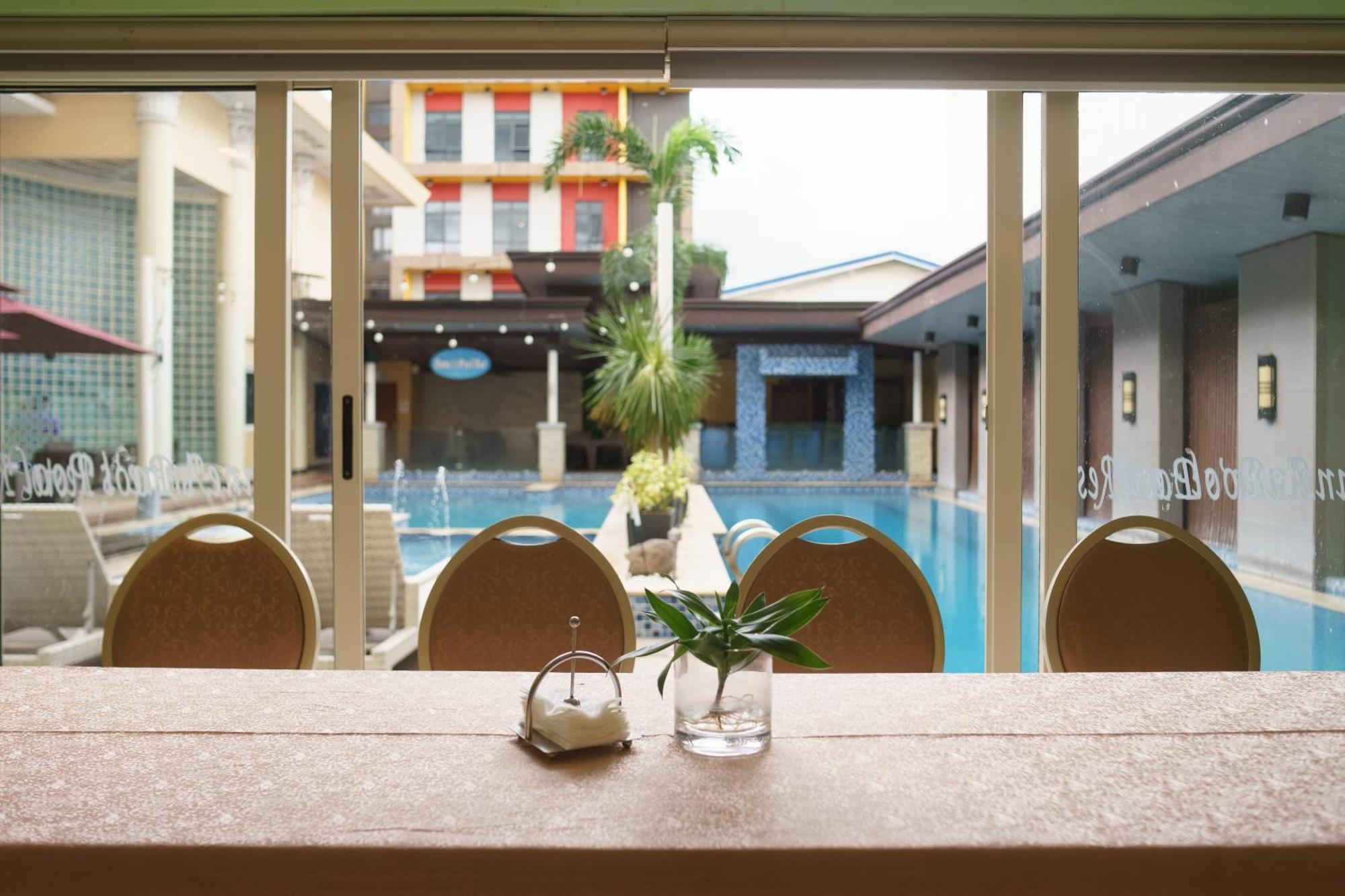 Villa Caceres Hotel Нага Екстер'єр фото