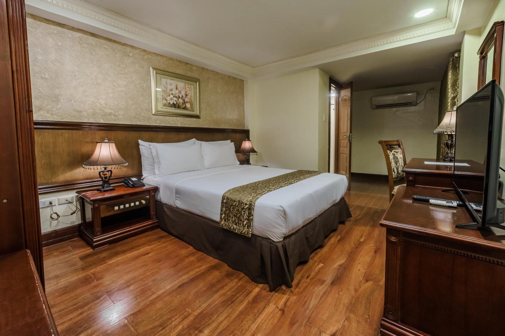 Villa Caceres Hotel Нага Екстер'єр фото