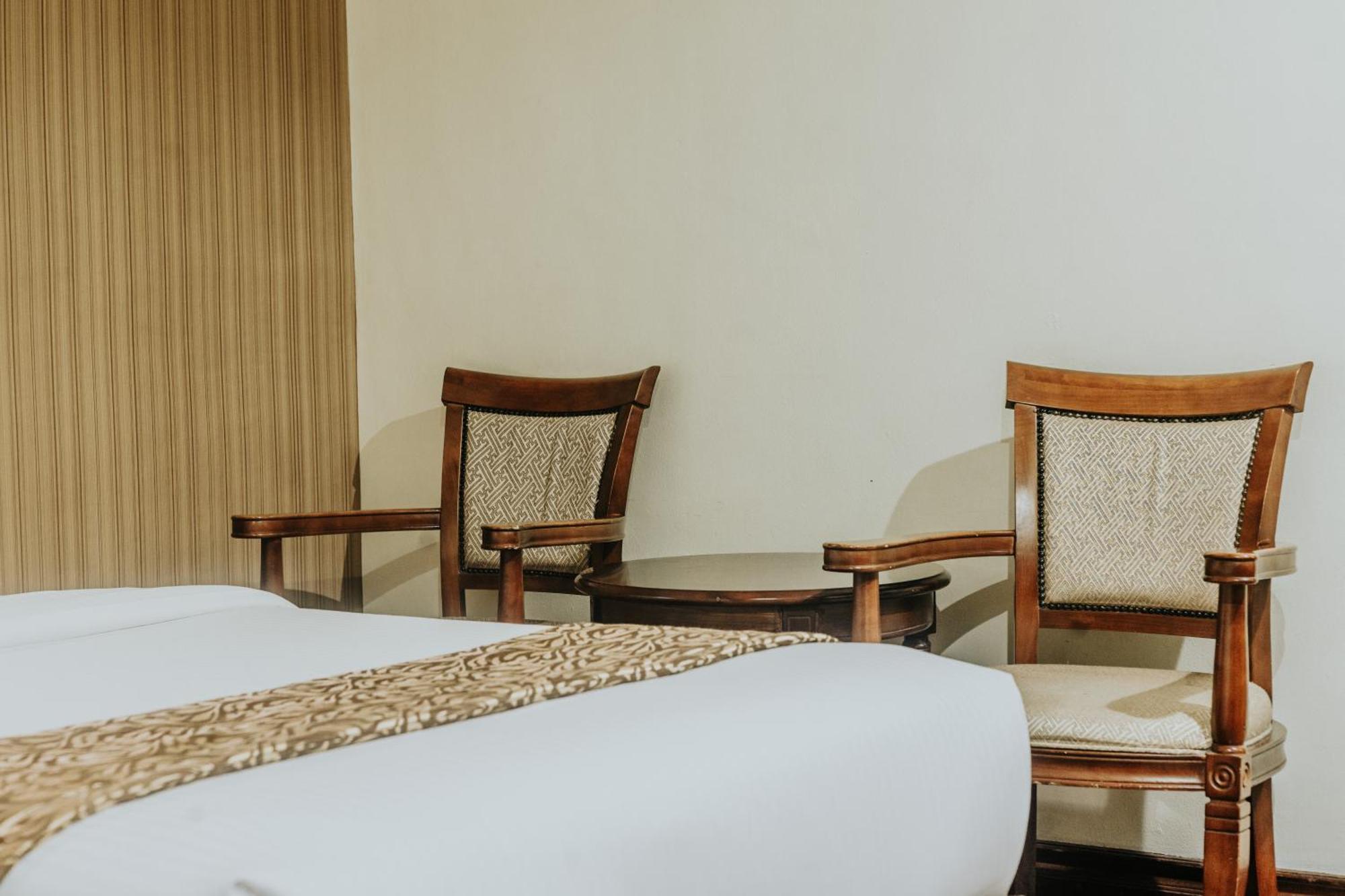 Villa Caceres Hotel Нага Екстер'єр фото