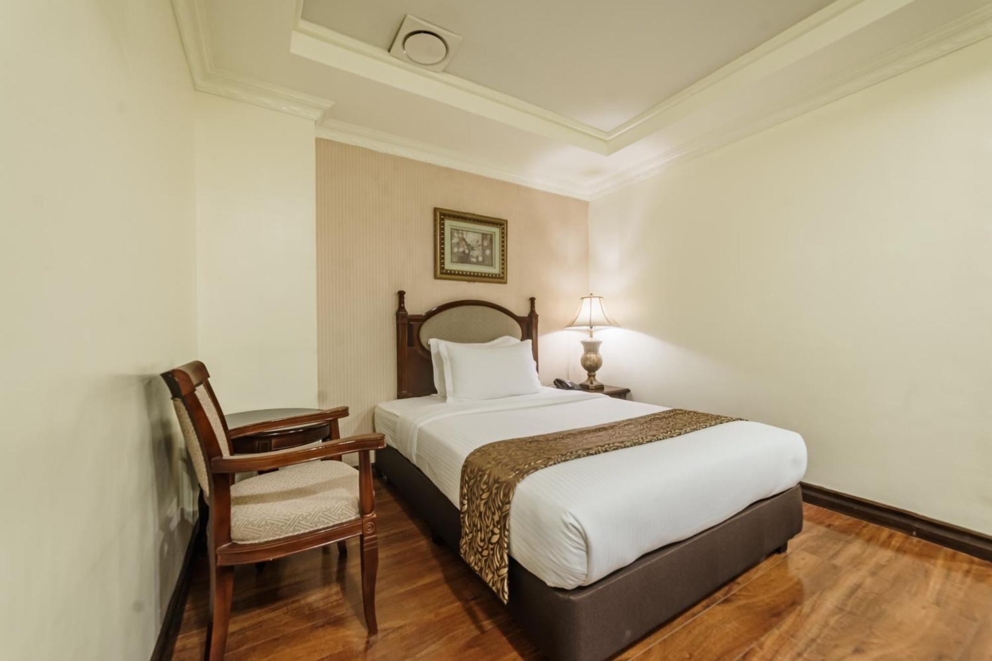 Villa Caceres Hotel Нага Екстер'єр фото